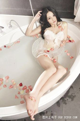 Hot girl rực lửa nhất Trung Quốc, Bóng đá, 