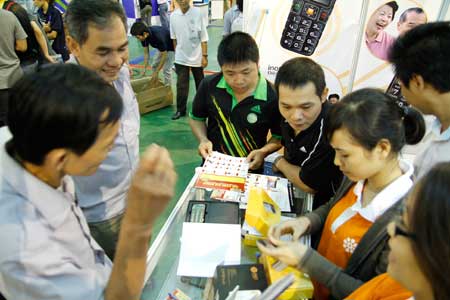 Các đơn vị cung cấp mạng vẫn chưa tự tin với lượng sử dụng dịch vụ vào thời điểm nóng. Ảnh: Như Ý.