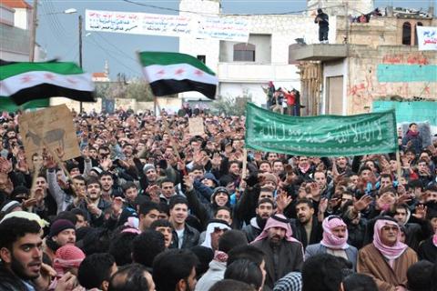 Biểu tình chống Tổng thống Assad tại Deir Baghlaba tỉnh Homs hôm 27/1/2012.