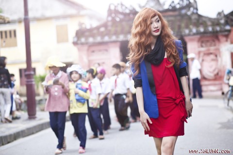 Năm qua, Trà My đã trở lại với sân khấu bằng album mới sau hơn 2 năm vắng bóng. Vẫn với hình ảnh cá tính, ngổ ngáo nhưng cô đã trưởng thành hơn về cả âm nhạc lẫn tính cách.