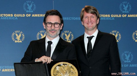 Đạo diễn Michel Hazanavicius (trái) nhận giải DGA - Ảnh: Dga.org