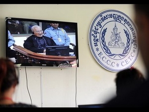 Nuon Chea trong một phiên xét xử của tòa án do LHQ hậu thuẫn