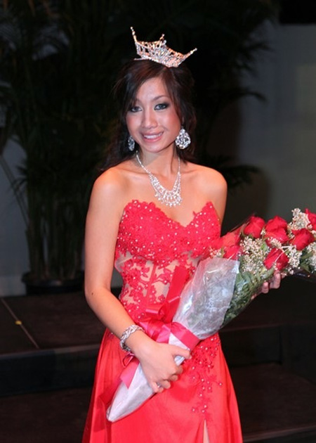 Van Pham chơi piano từ khi mới 5 tuổi