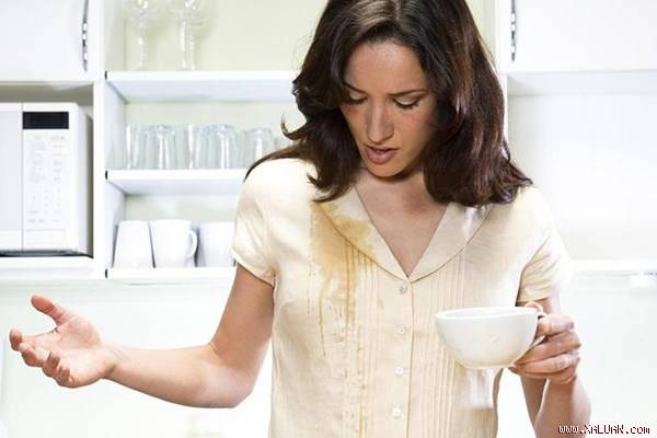 Mẹo thông minh giúp tẩy sạch vết thực phẩm bám trên quần áo