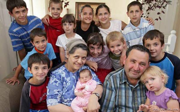 Bà mẹ có nhiều con nhất thế giới: 69 con