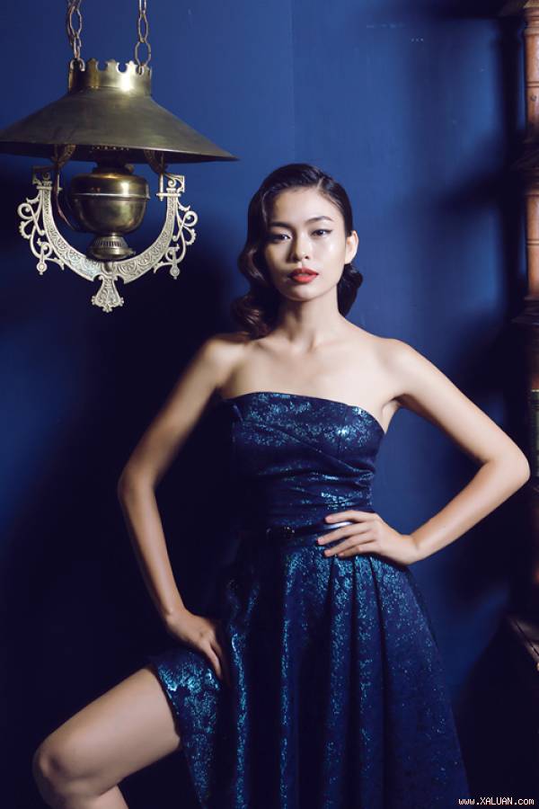 Mâu Thủy khoe vẻ nữ tính trong thiết kế ôm dáng