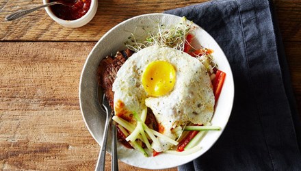 Tự làm cơm trộn Bibimbap ‘siêu tốc’ tại nhà