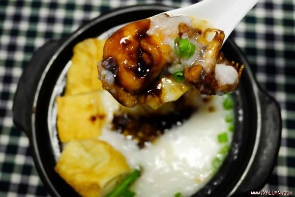 Món cháo ếch tại nhà hàng Lydia’s House - Số 3 Đình Ngang, Hoàn Kiếm, Hà Nội.