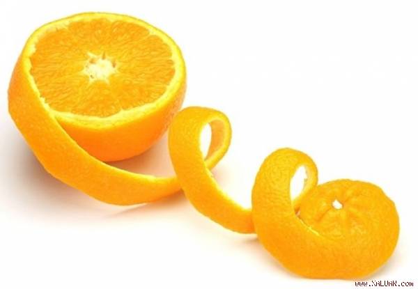 Răng trắng trong tíc tắc chỉ bằng vỏ cam chanh