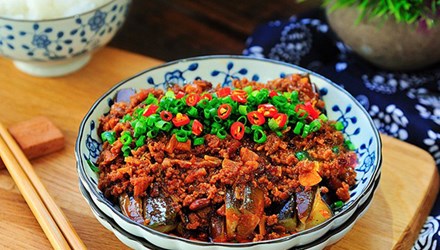 Cách làm cà tím sốt thịt băm đơn giản, ngon cơm