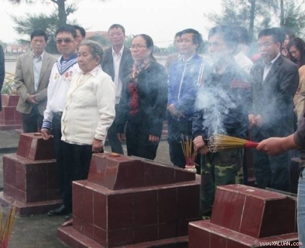 ‘Hãy để máu chúng ta nhuộm đỏ biển Đông chứ cương quyết không để mất đảo’