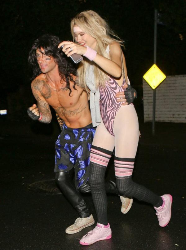 Thiên thần nội y Nam Phi mặc bikini khoe bụng bầu hình ảnh 13