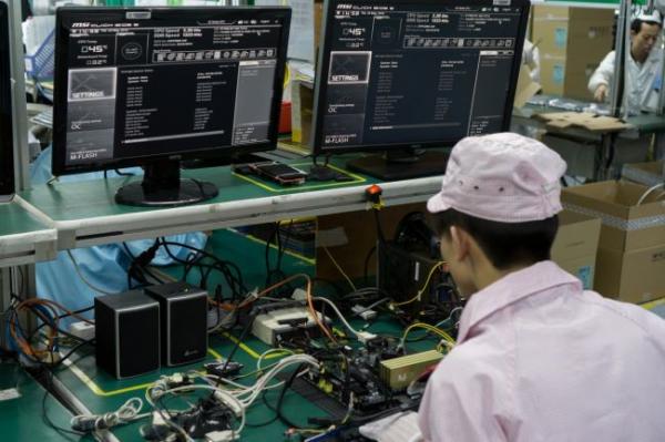 Bên trong nhà máy sản xuất bo mạch PC ở Trung Quốc hình ảnh 7