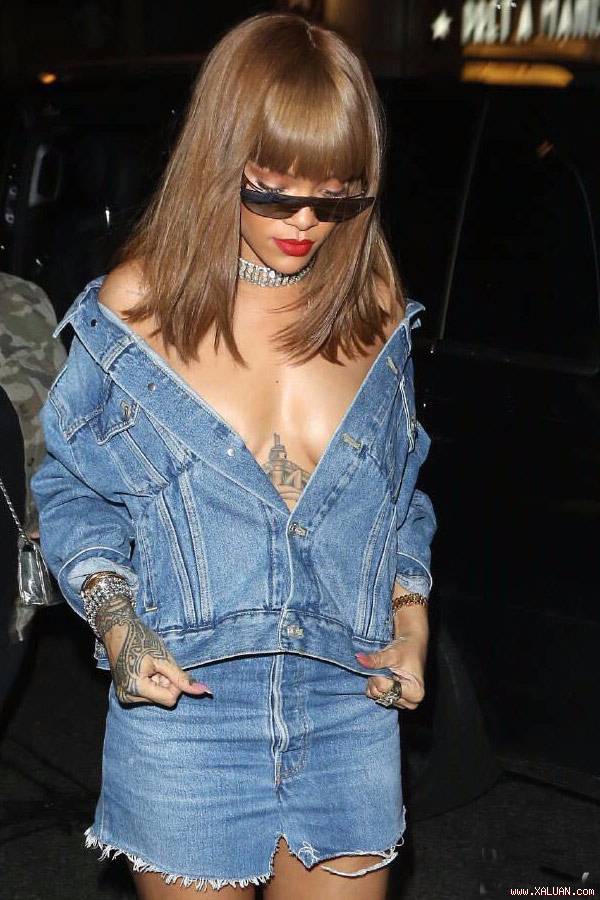 Ngôi sao nổi loạn như Rihanna chắc chắn không bỏ qua style cá tính này