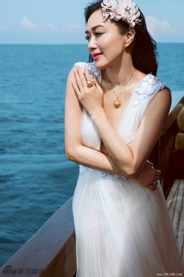 Mỹ nhân Hongkong đang rất hạnh phúc với mối tình hiện tại sau 2 lần đổ vỡ hôn nhân