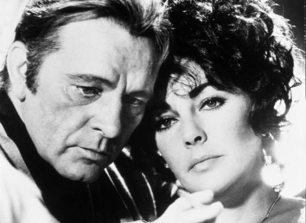 Sau Brangelina, điểm danh những cặp đôi Hollywood tan vỡ sau khi đóng phim chung