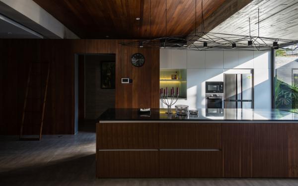 Nhà 5 tầng hoài cổ ở phố nhà giàu Sài Gòn - Ảnh 8.