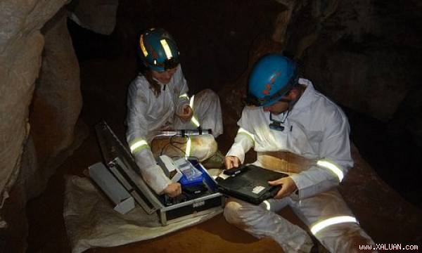 Nhóm nghiên cứu tìm thấy hóa thạch 335.000 tuổi của Homo naledi. Ảnh: New Scientist.