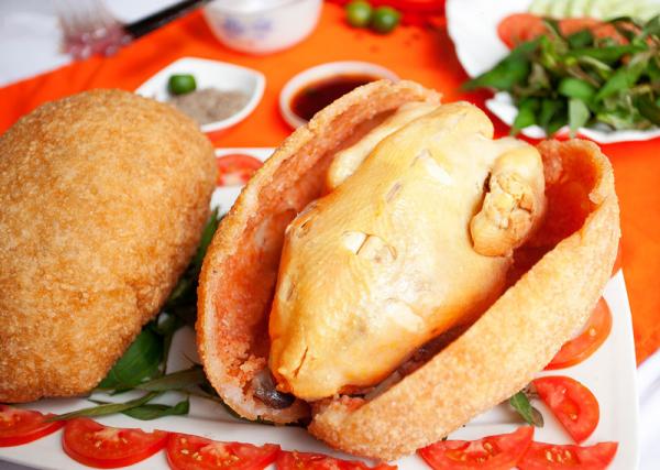 Mẹo chế biến món gà bó xôi ngon tuyệt cú mèo. Gà bó xôi là món ăn giàu dinh dưỡng và có hương vị thơm giòn được nhiều người ưa chuộng. (CHI TIẾT)