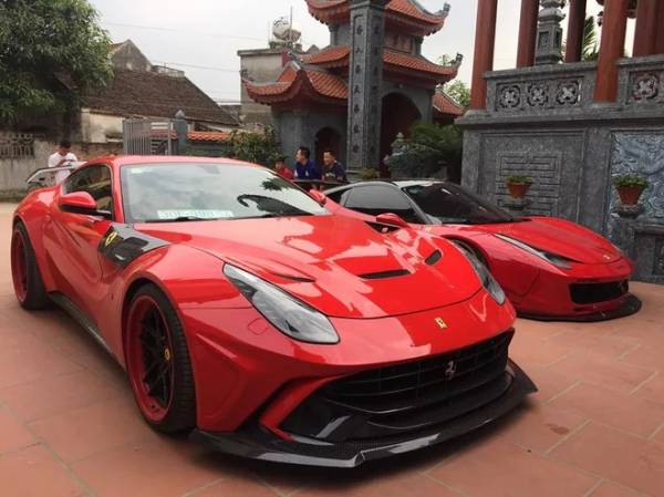 Bộ đôi Ferrari 458 Italia và F12berinetta độ độc nhất Việt Nam bất ngờ xuất hiện trong nhà đại gia Hà Nội